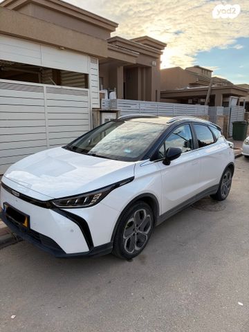 מודעת רכב ג׳ילי Geometry C