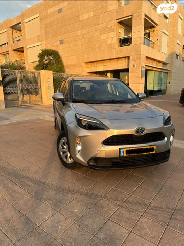 טויוטה יאריס קרוס