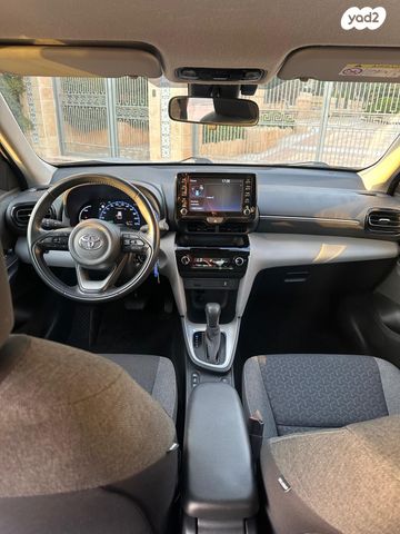 טויוטה יאריס קרוס