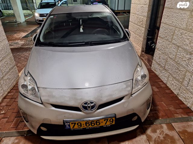 טויוטה פריוס