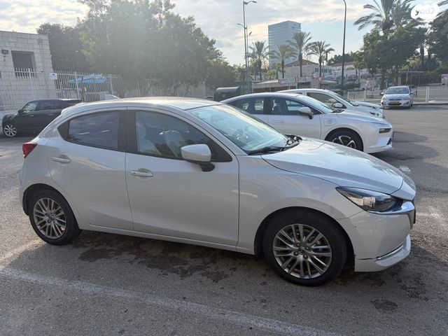 מודעת רכב מאזדה 2