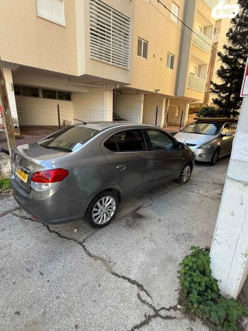 מיצובישי אטראז'