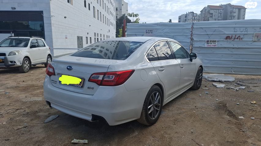 סובארו B4/לגאסי