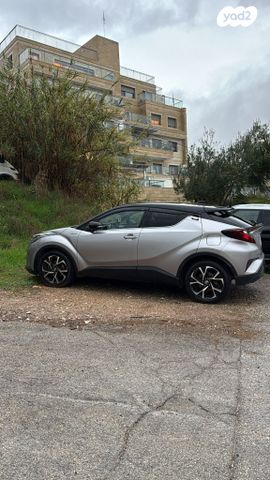מודעת רכב טויוטה C-HR