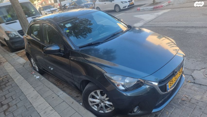 מודעת רכב מאזדה 2