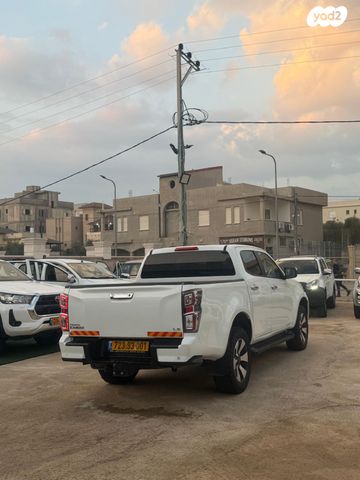 איסוזו די-מקס