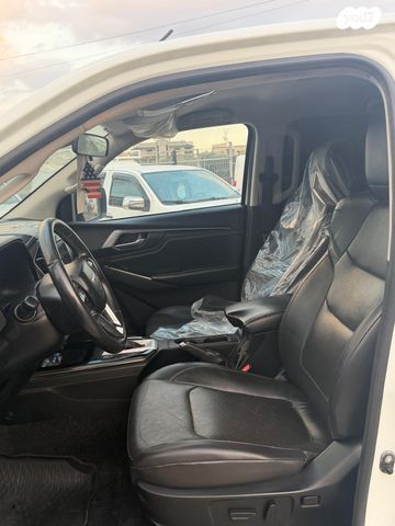 איסוזו די-מקס