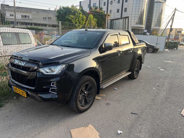 איסוזו די-מקס