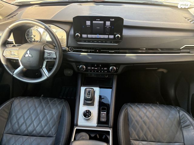 מיצובישי אאוטלנדר