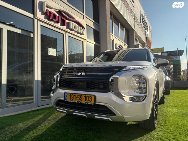 מיצובישי אאוטלנדר