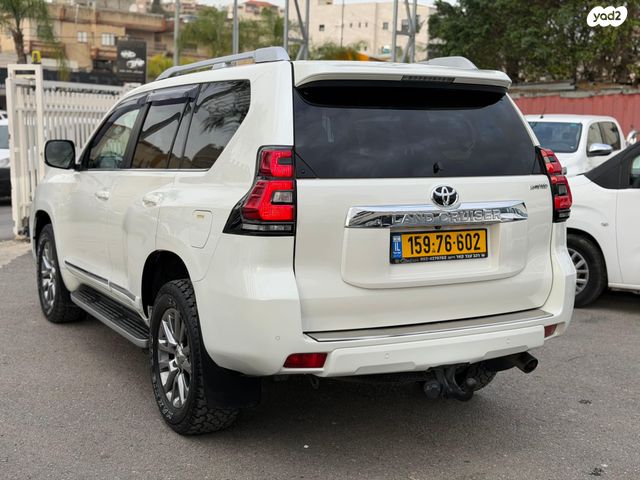 טויוטה לנד קרוזר