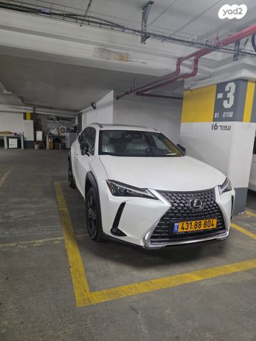 מודעת רכב לקסוס UX