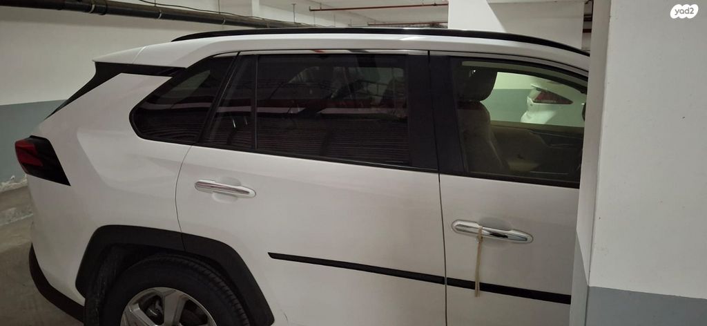טויוטה RAV4