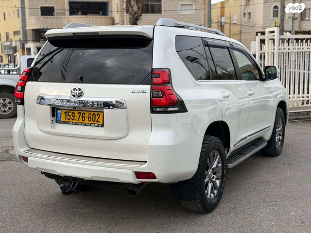 טויוטה לנד קרוזר