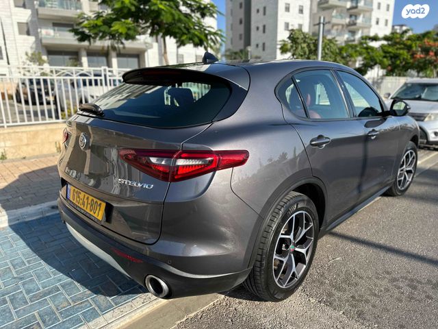 אלפא רומיאו סטלביו