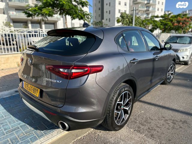 אלפא רומיאו סטלביו