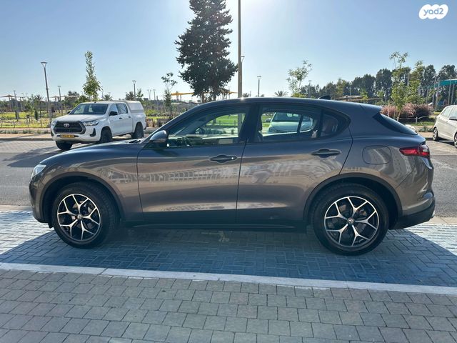 מודעת רכב אלפא רומיאו סטלביו