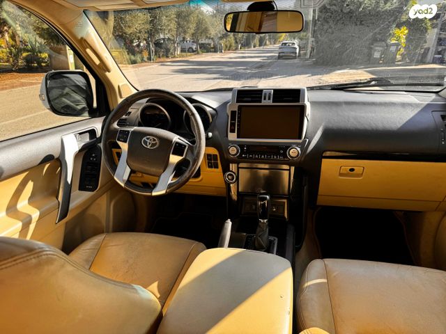 טויוטה לנד קרוזר