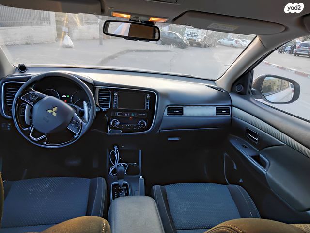 מיצובישי אאוטלנדר