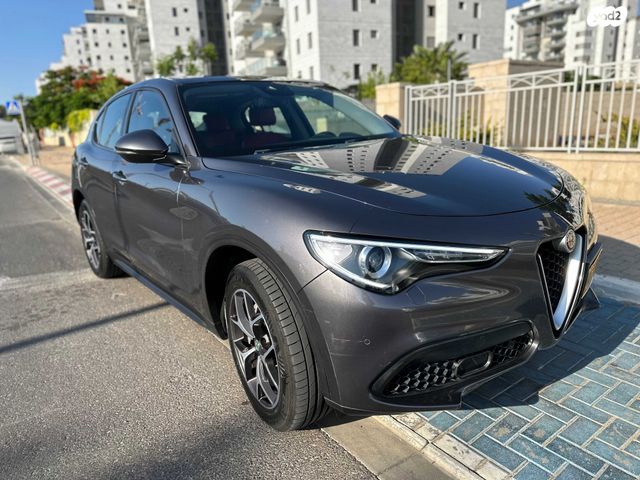 אלפא רומיאו סטלביו