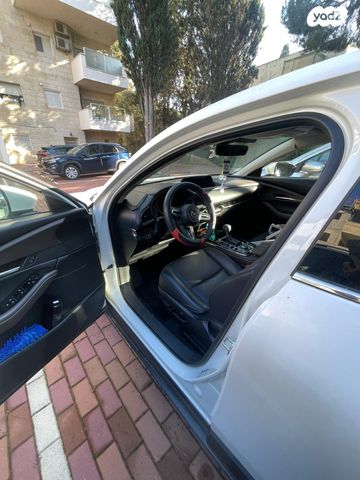 מודעת רכב מאזדה CX-30