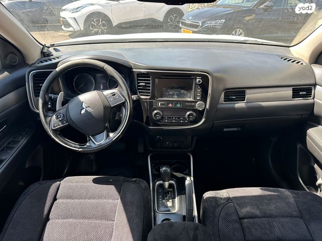 מיצובישי אאוטלנדר