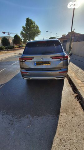 מיצובישי אאוטלנדר