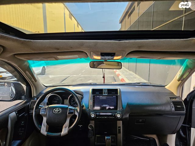 טויוטה לנד קרוזר