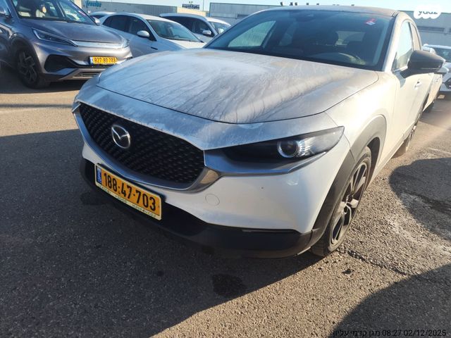 מודעת רכב מאזדה CX-30
