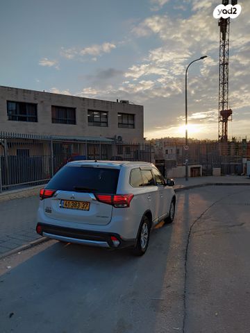 מיצובישי אאוטלנדר