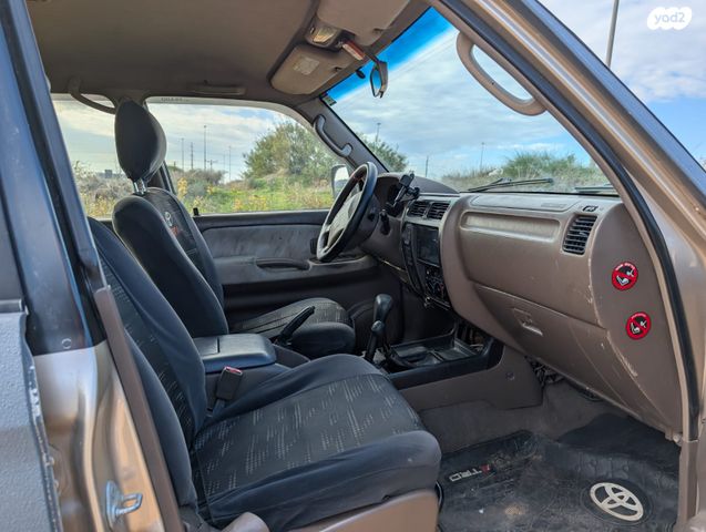 טויוטה לנד קרוזר