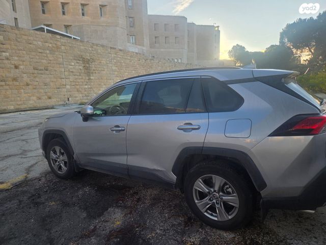 טויוטה RAV4