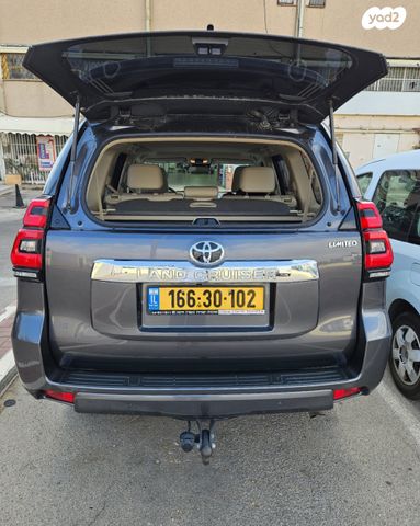 טויוטה לנד קרוזר