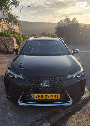 מודעת רכב לקסוס UX