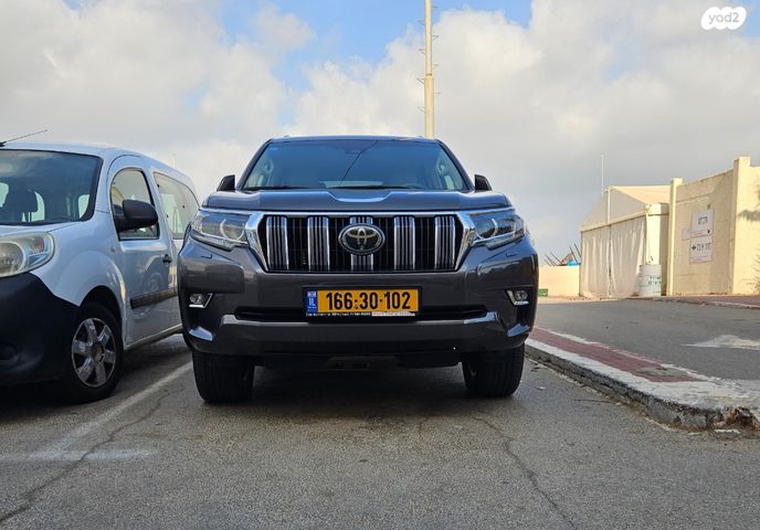 טויוטה לנד קרוזר