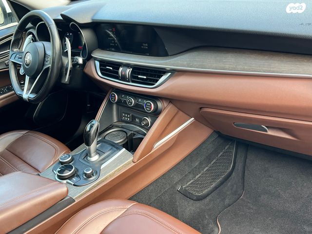 אלפא רומיאו סטלביו