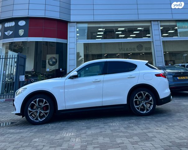 אלפא רומיאו סטלביו