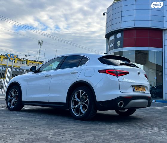 אלפא רומיאו סטלביו