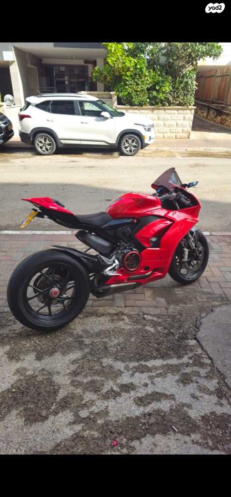 דוקאטי פניגאלה V2