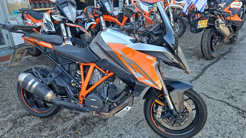 KTM Naked Super Duke 1290 GT