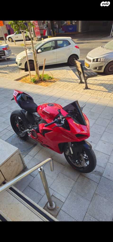 דוקאטי פניגאלה V2