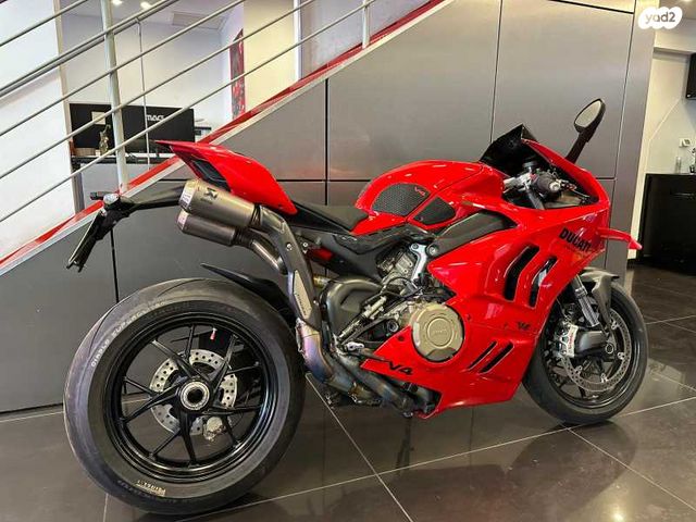 דוקאטי פניגאלה V4