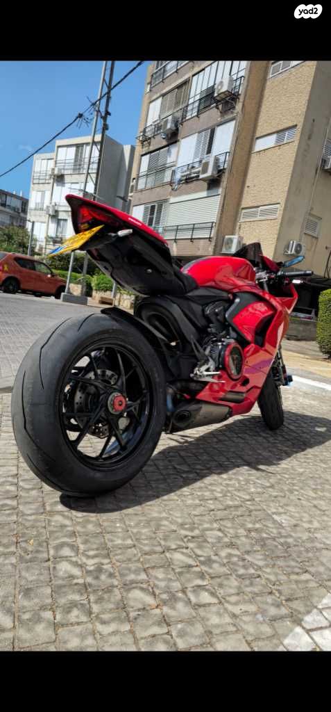 דוקאטי פניגאלה V2