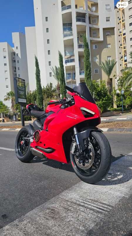 דוקאטי פניגאלה V2