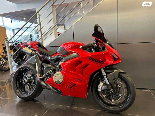 דוקאטי פניגאלה V4