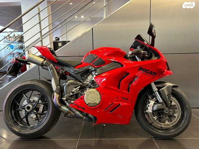 דוקאטי פניגאלה V4