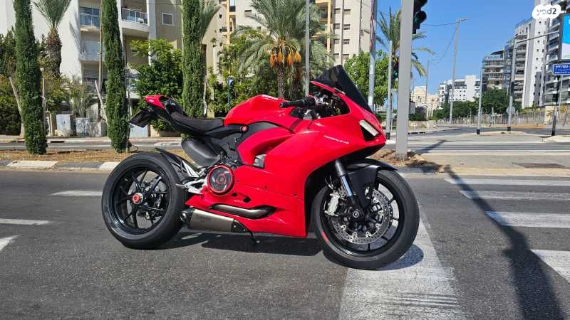 דוקאטי פניגאלה V2