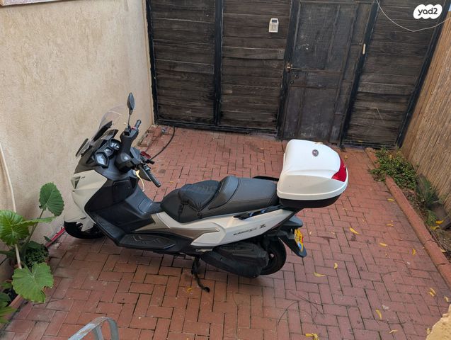 מודעת רכב סאן יאנג ג'וי-מקס Z-250