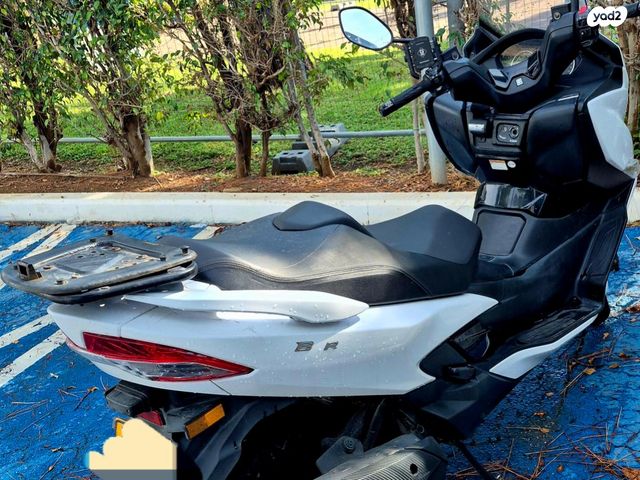 סוזוקי בורגמן 400