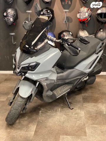 מודעת רכב סאן יאנג ADX 300